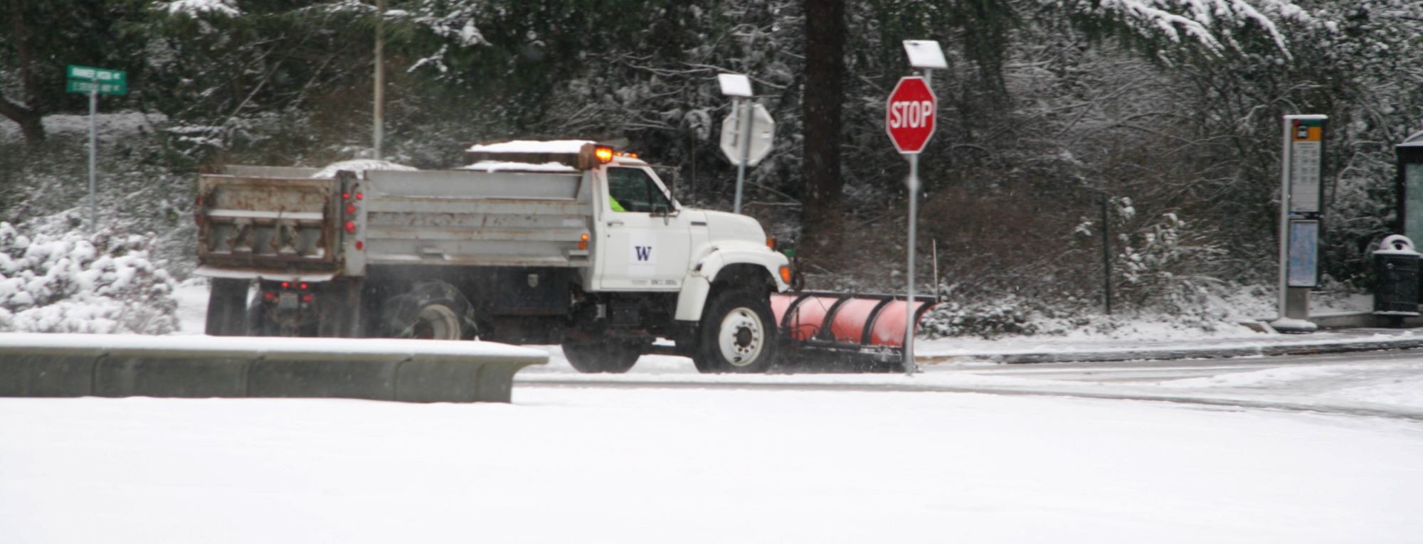 UW Grounds crew clears snow Feb 2019
