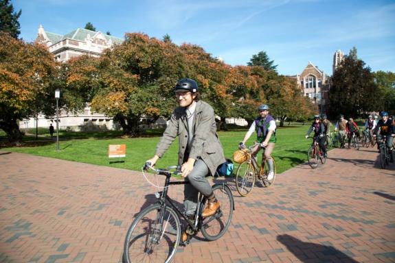 Ted Sweeney from Transportation Services leads the group through the Quad during the UW Tweed Ride.