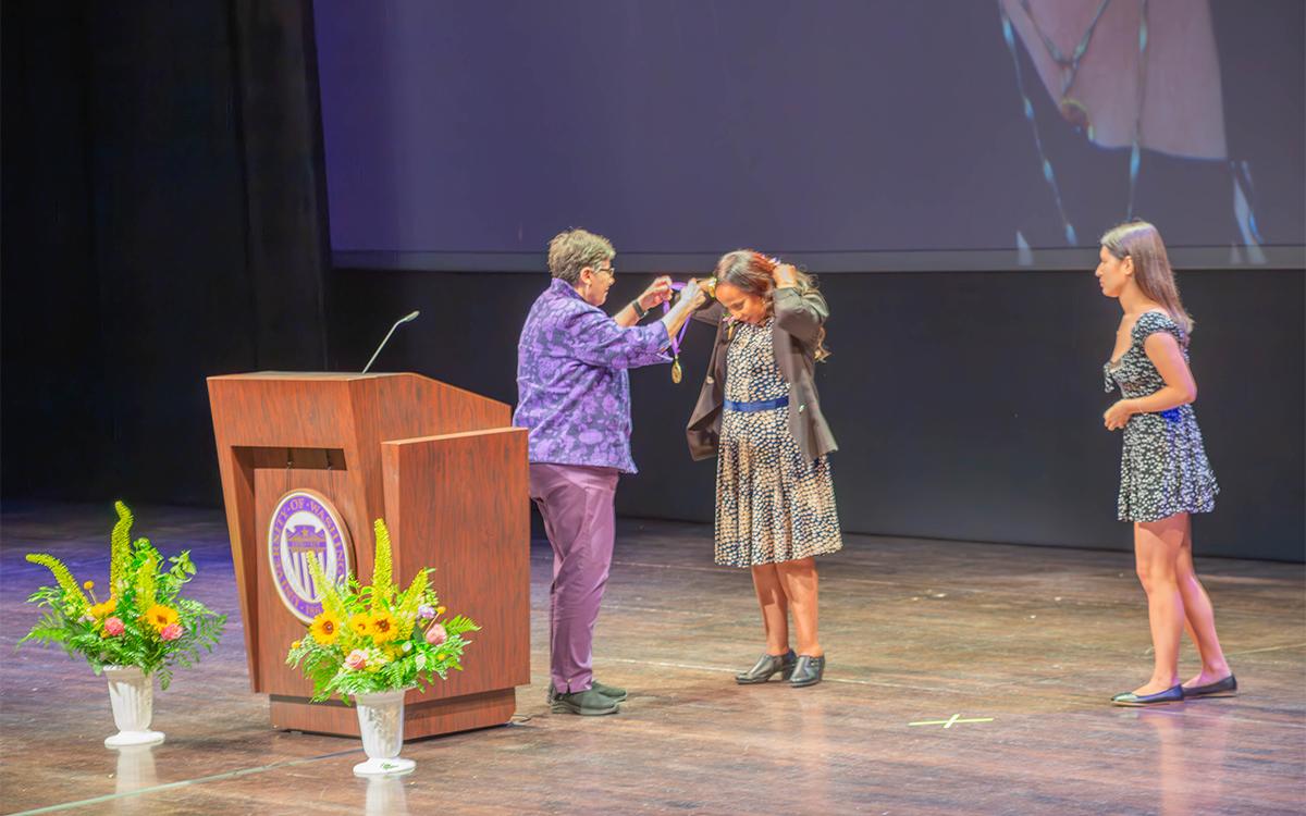 President Cauce puts medal on Leula Amaha